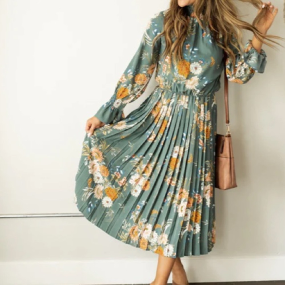 Indie & Co Eleanor floral pleated midi Dress